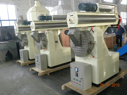 Narrow Belt Double Motor Ring Die Pellet Mill, Feed Milling Machine With Quick - Discharge