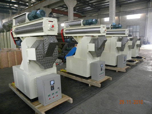 Narrow Belt Double Motor Ring Die Pellet Mill, Feed Milling Machine With Quick - Discharge